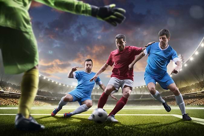 Soccer,Players,In,Action,On,Sunset,Stadium,Background,Panorama tres futboleros
