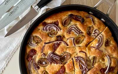 FOCACCIA DE TOMATE SECO Y ACEITUNAS