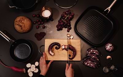 Can metal utensils be used on non-stick pans?