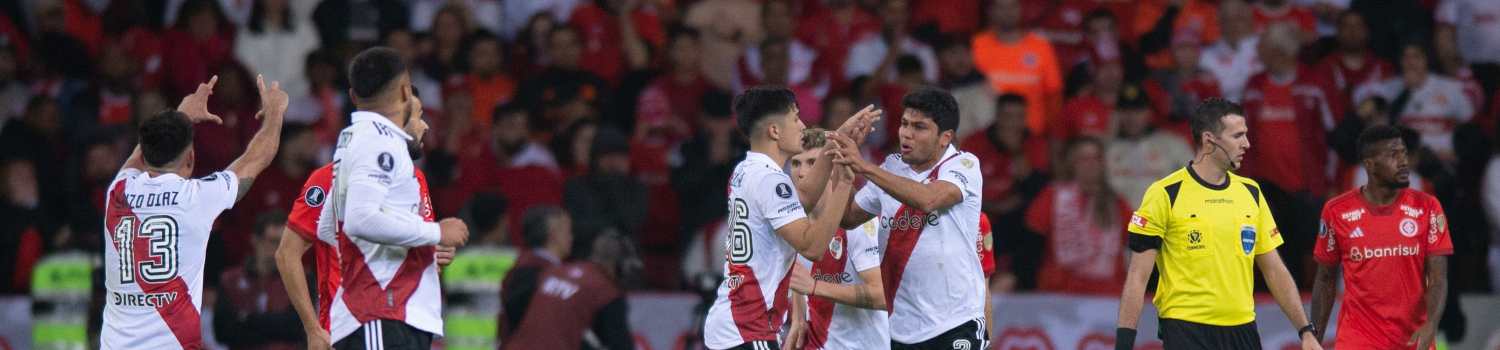 river plate jugando en la cancha