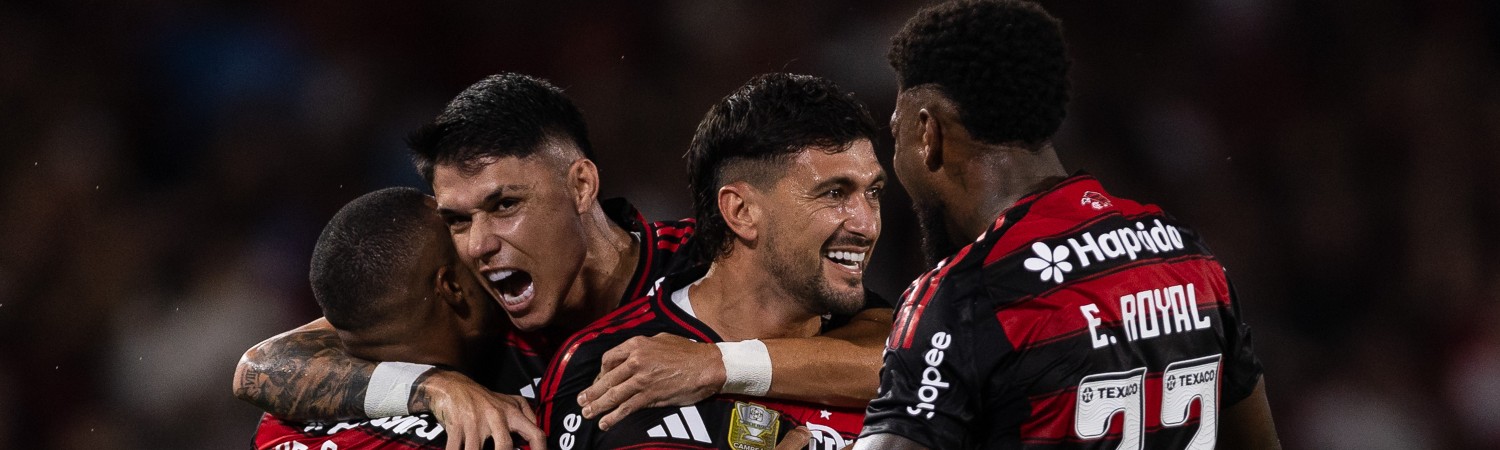 jugadores de Flamengo en la Final de Libertadores 2025