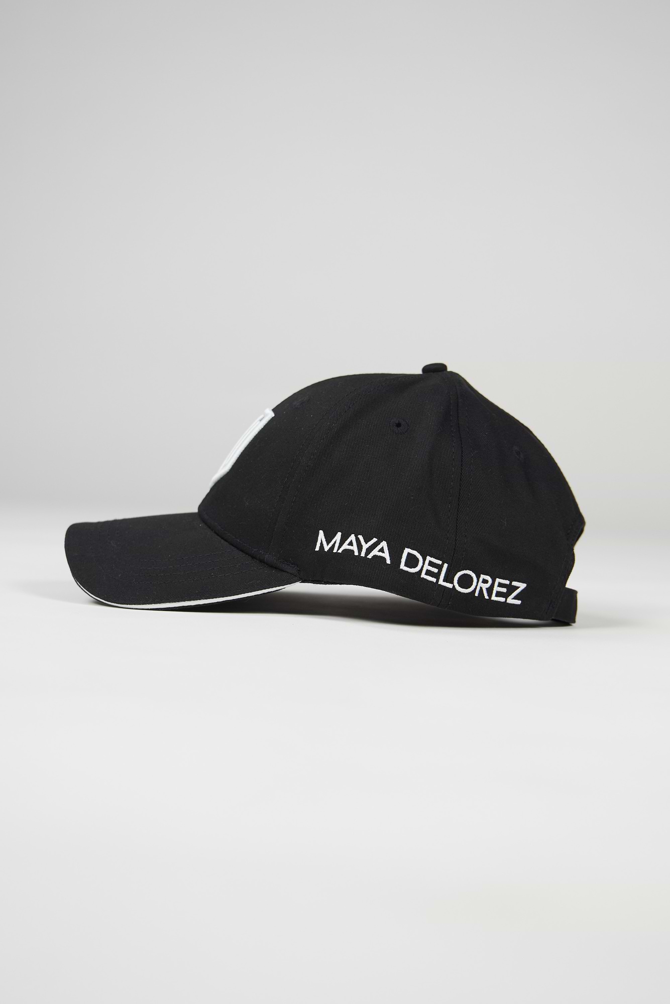 Daria Black Cap