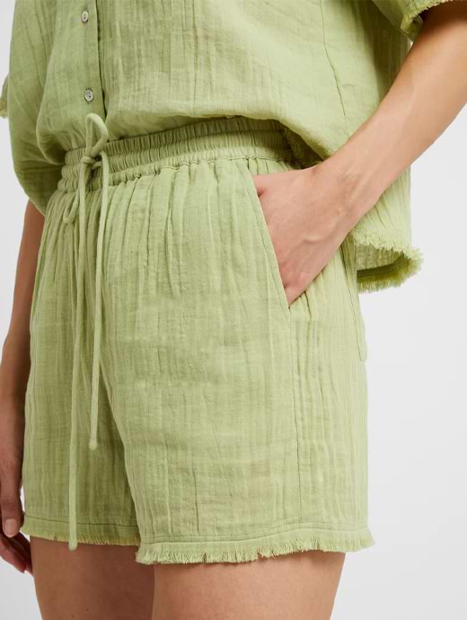 Great Plains Women's Fray Edge Detail Shorts Kiwi