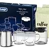 מארז קפה מפנק DeLonghi בשווי 499 ₪ הכולל : 2 ק”ג פולי קפה, זוג כוסות זכוכית דופן כפולה 300 מ”ל, כד להקצפת חלב 600 מ”ל ומיכל לאחסון פולי הקפה בוואקום 600 מ”ל. – לא לקניה לבד