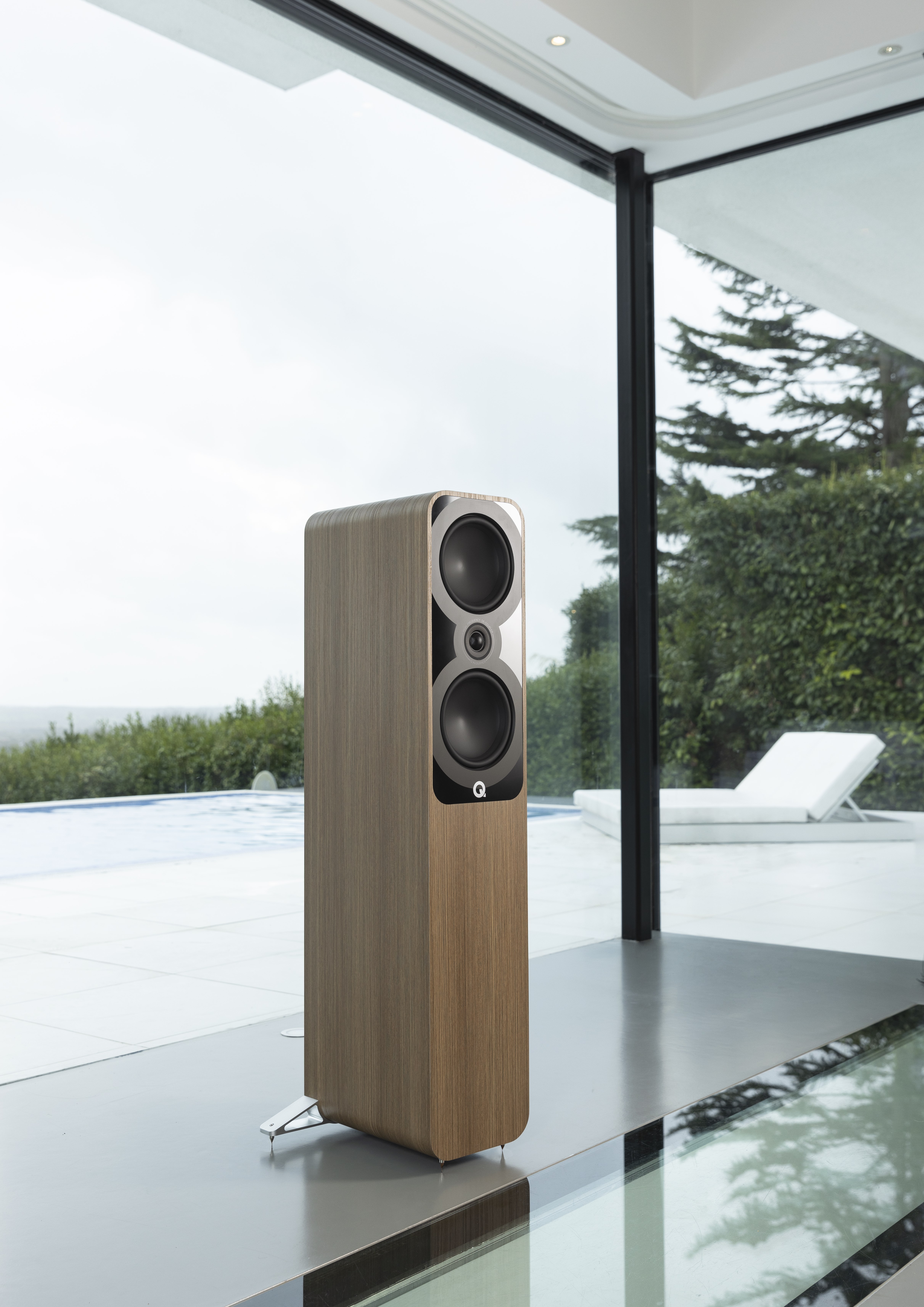 Q_Acoustics_5050_oak_lifestyle.1