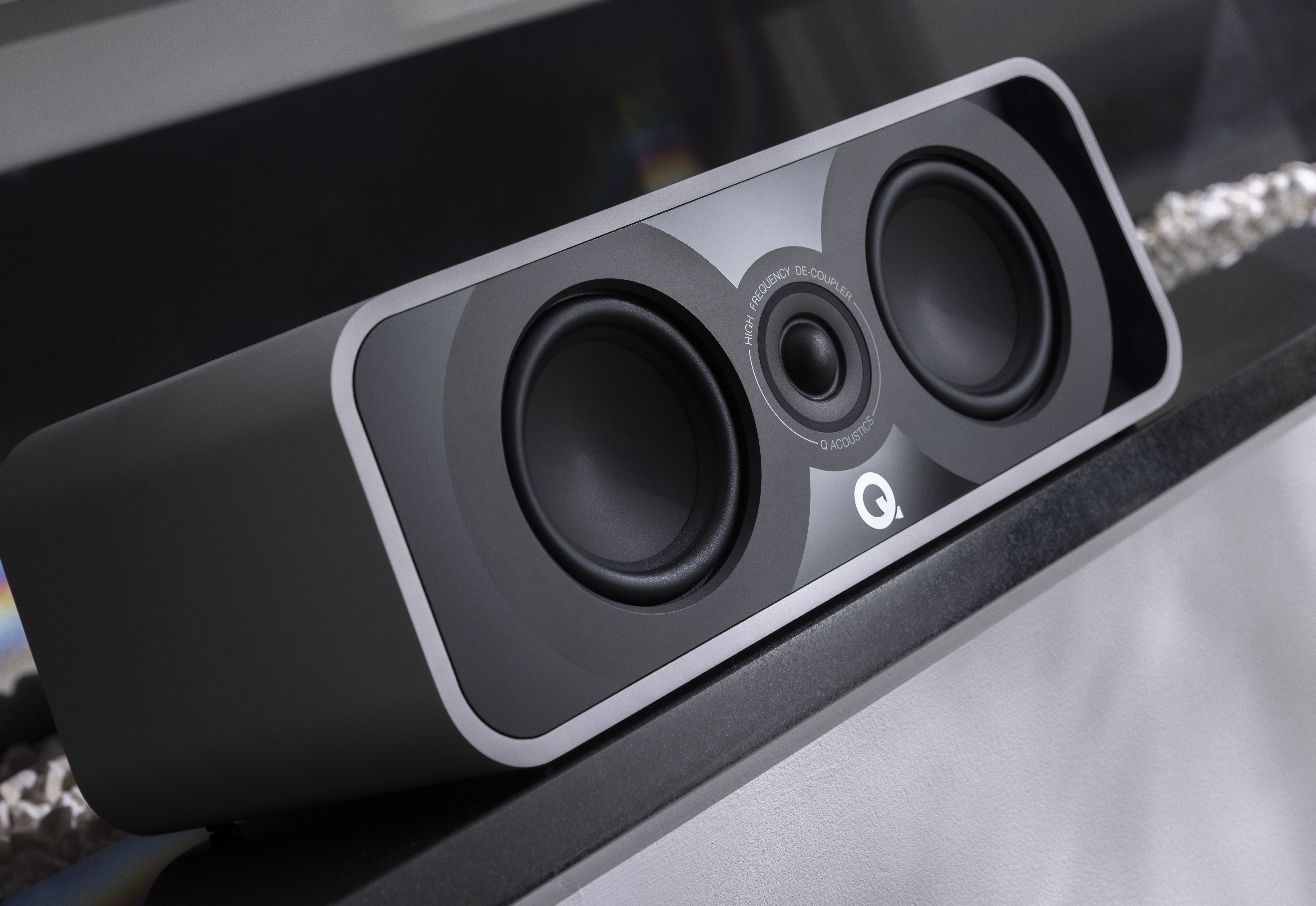 Q_Acoustics_5090_black_lifestyle.1
