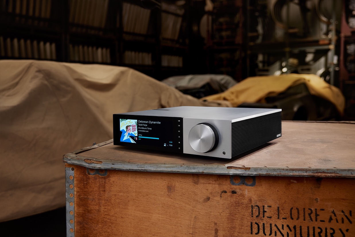 Cambridge_Audio_Evo_DeLorean_still_2