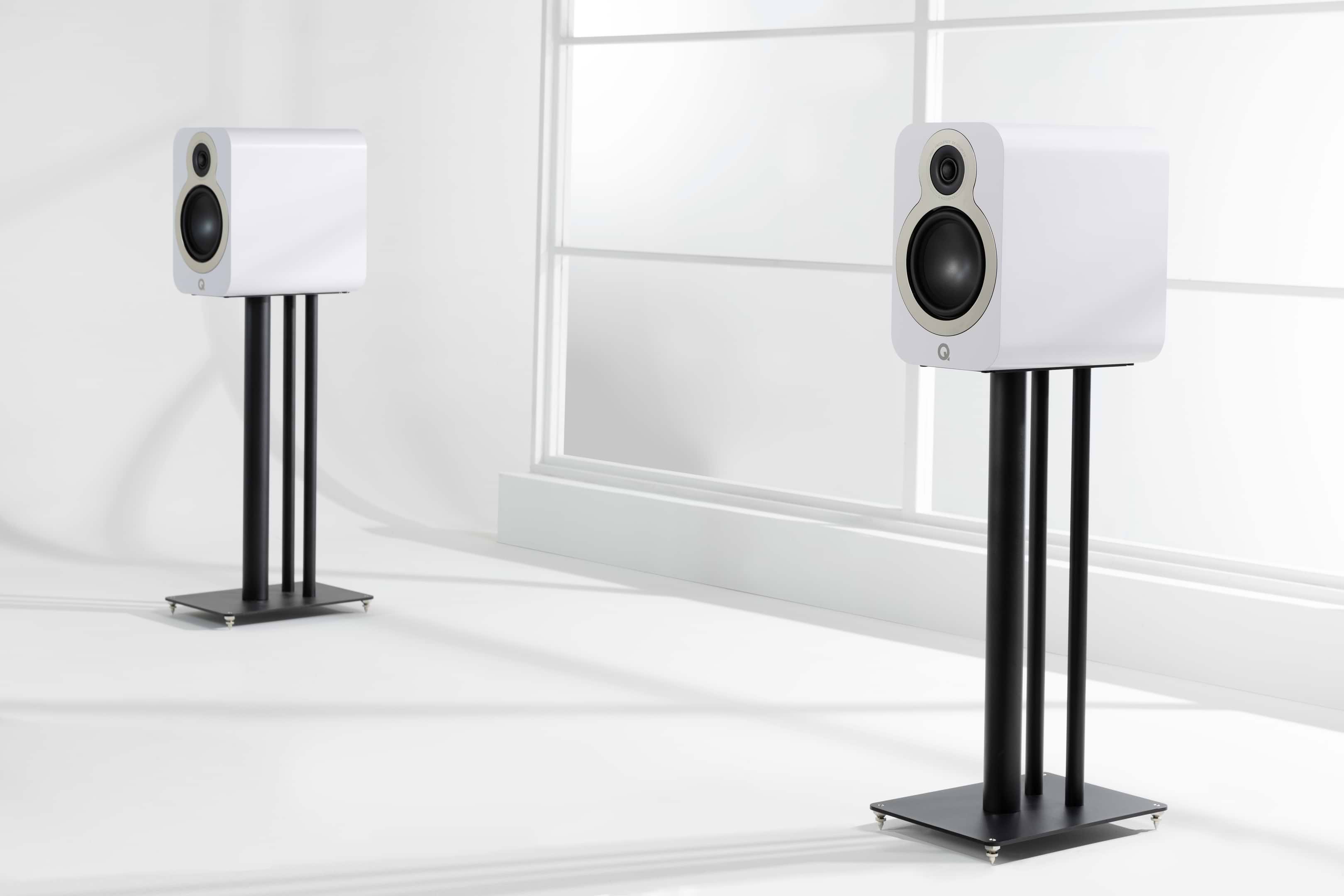 Q_Acoustics_3030c_satin_white_lifestyle.1