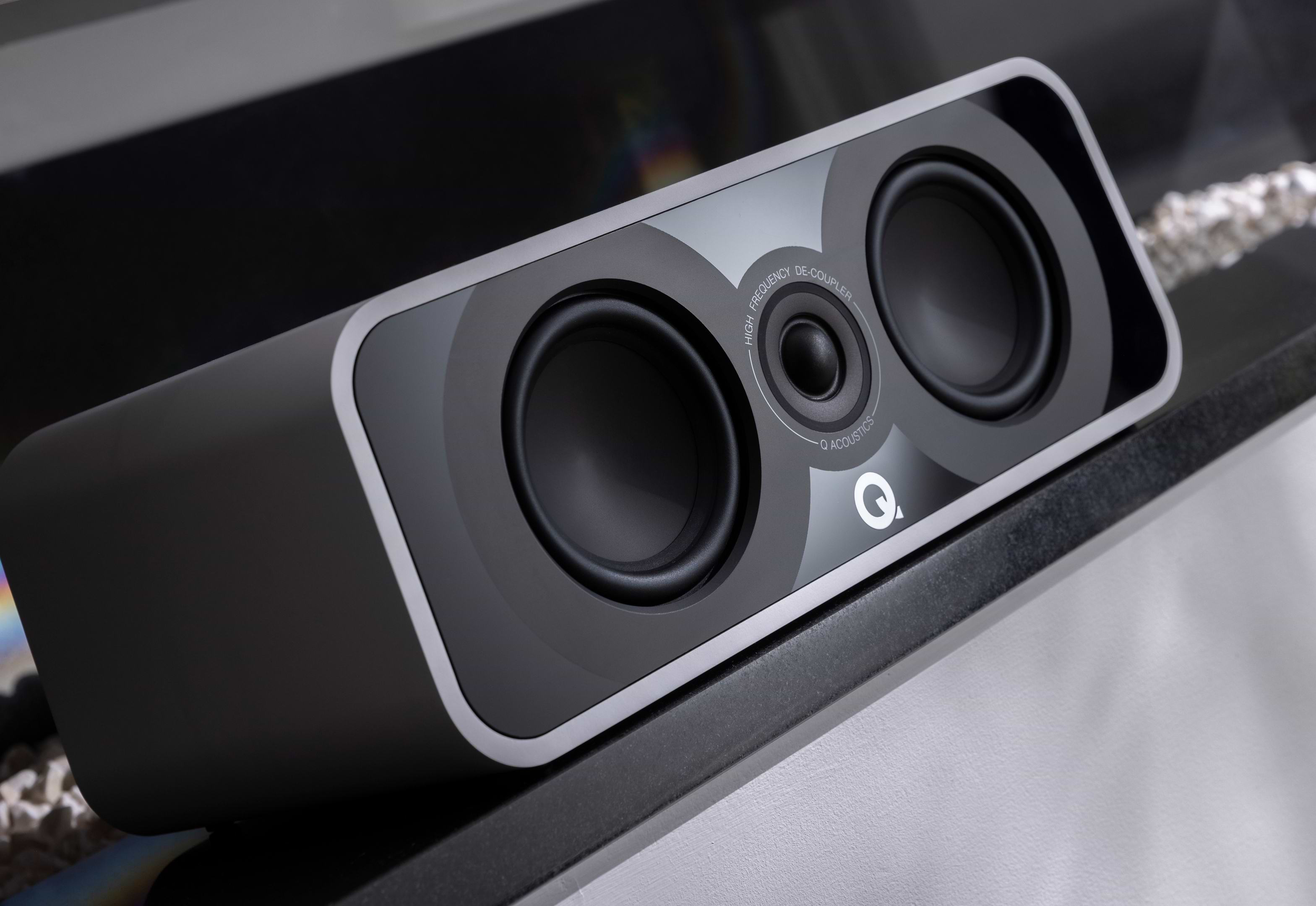 Q_Acoustics_5090_black_lifestyle.1