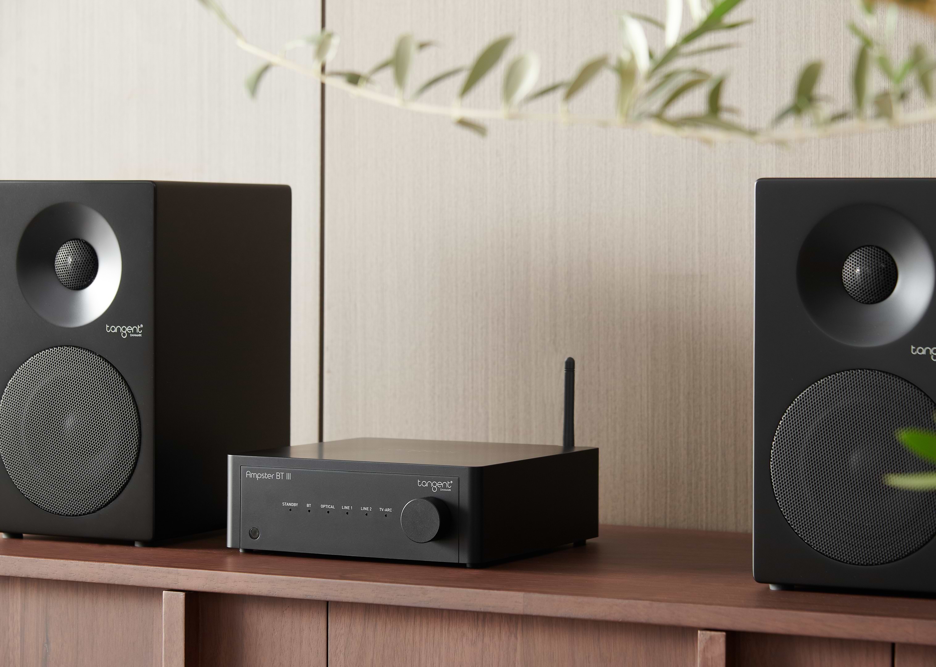 TANGENT_AMPSTER_BT_III_LIFESTYLE_01