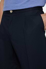 Pantalone in Cotone Elasticizzato con Pinces, Navy, hi-res