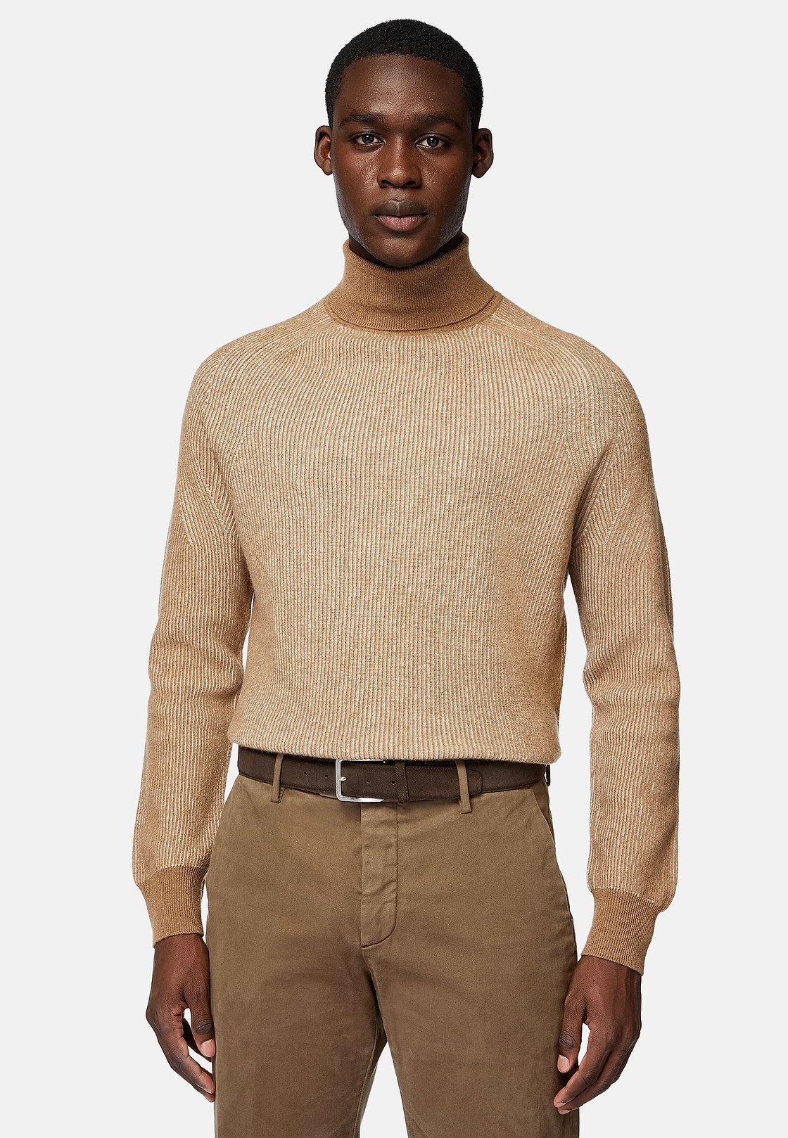 Brauner Rollkragenpullover aus Merinowolle, Haselnuss, hi-res