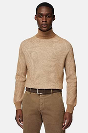 Brauner Rollkragenpullover aus Merinowolle, Haselnuss, hi-res
