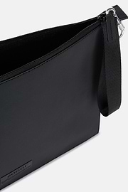 Clutch De Tejido Técnico Con Poliéster Reciclado, Negro, hi-res