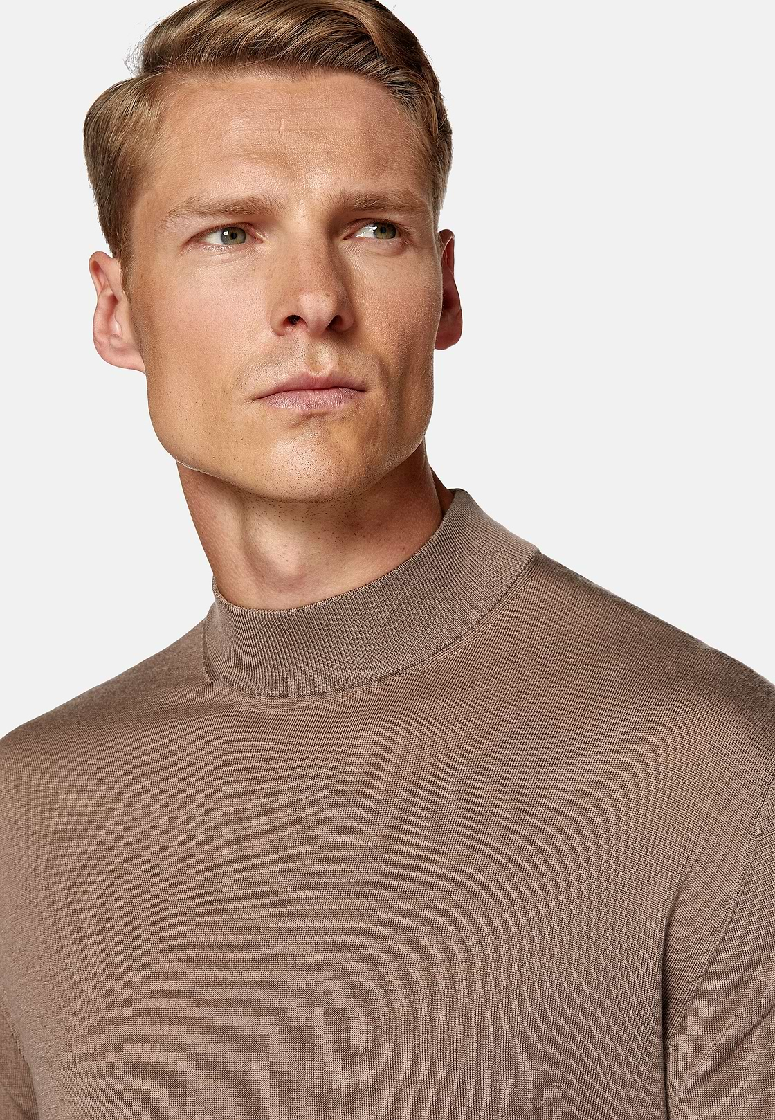 Brauner Pullover Mit Stehkragen Aus Superfeiner Merinowolle, Braun, hi-res