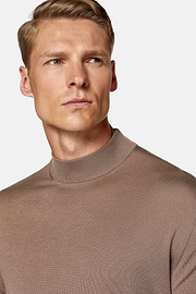 Brauner Pullover Mit Stehkragen Aus Superfeiner Merinowolle, Braun, hi-res