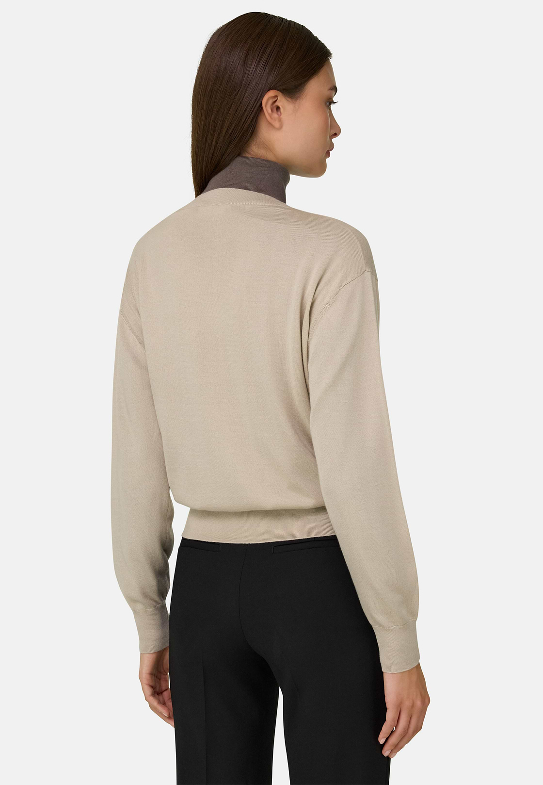 V-Neck Jumper in Merino Wool Silk, Sand, hi-res, 4