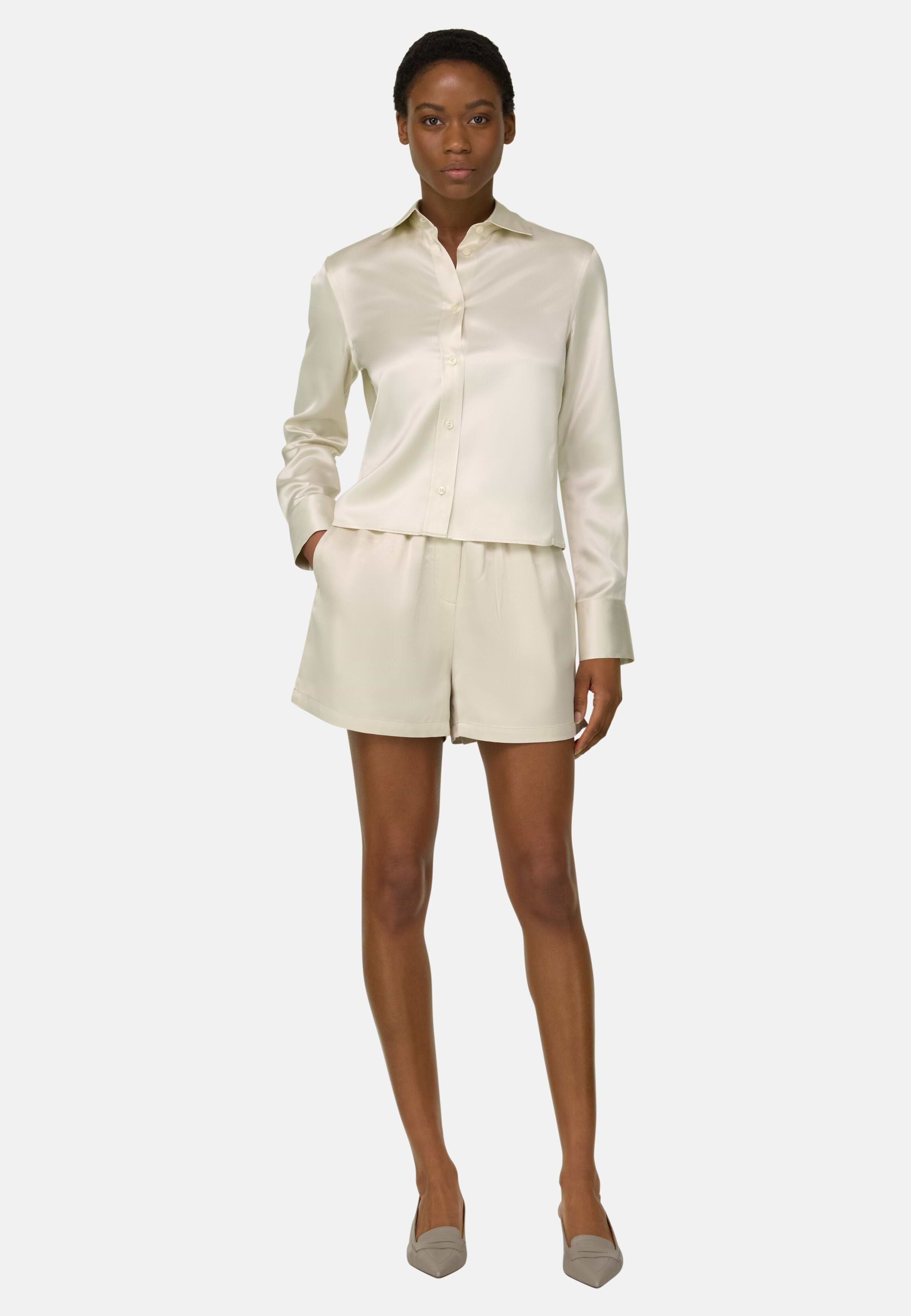 ボーダーズアットバルコニー SATIN SHORT PANTS Woman's Satin Bermuda Shorts, Cream | Boggi Milano