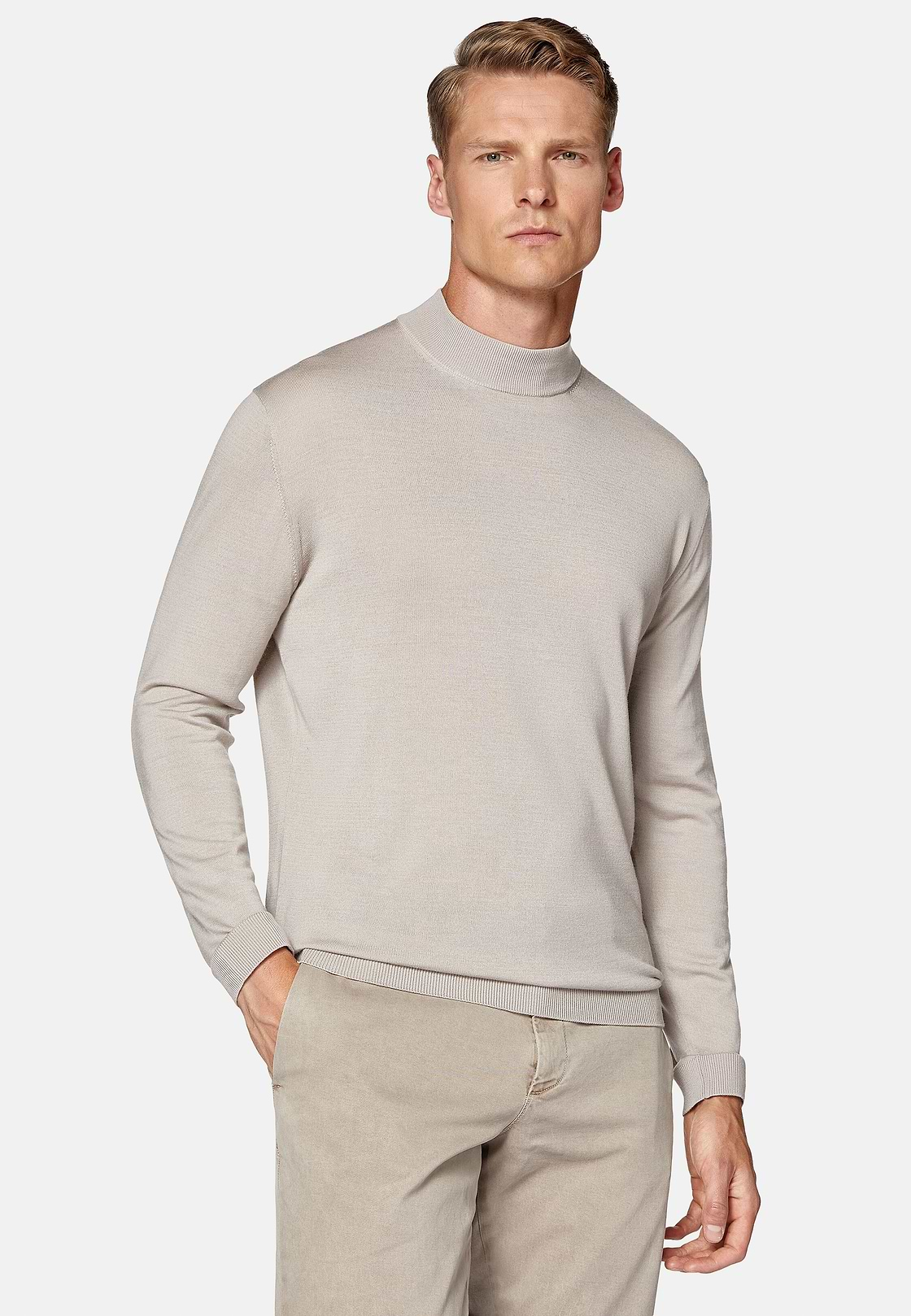 Sandfarbener Pullover Mit Stehkragen Aus Superfeiner Merinowolle, Sand, hi-res