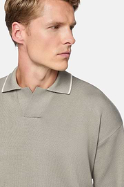 Taupefarbenes Poloshirt Mit V-Ausschnitt Aus Bio-Baumwolle, Taupe, hi-res