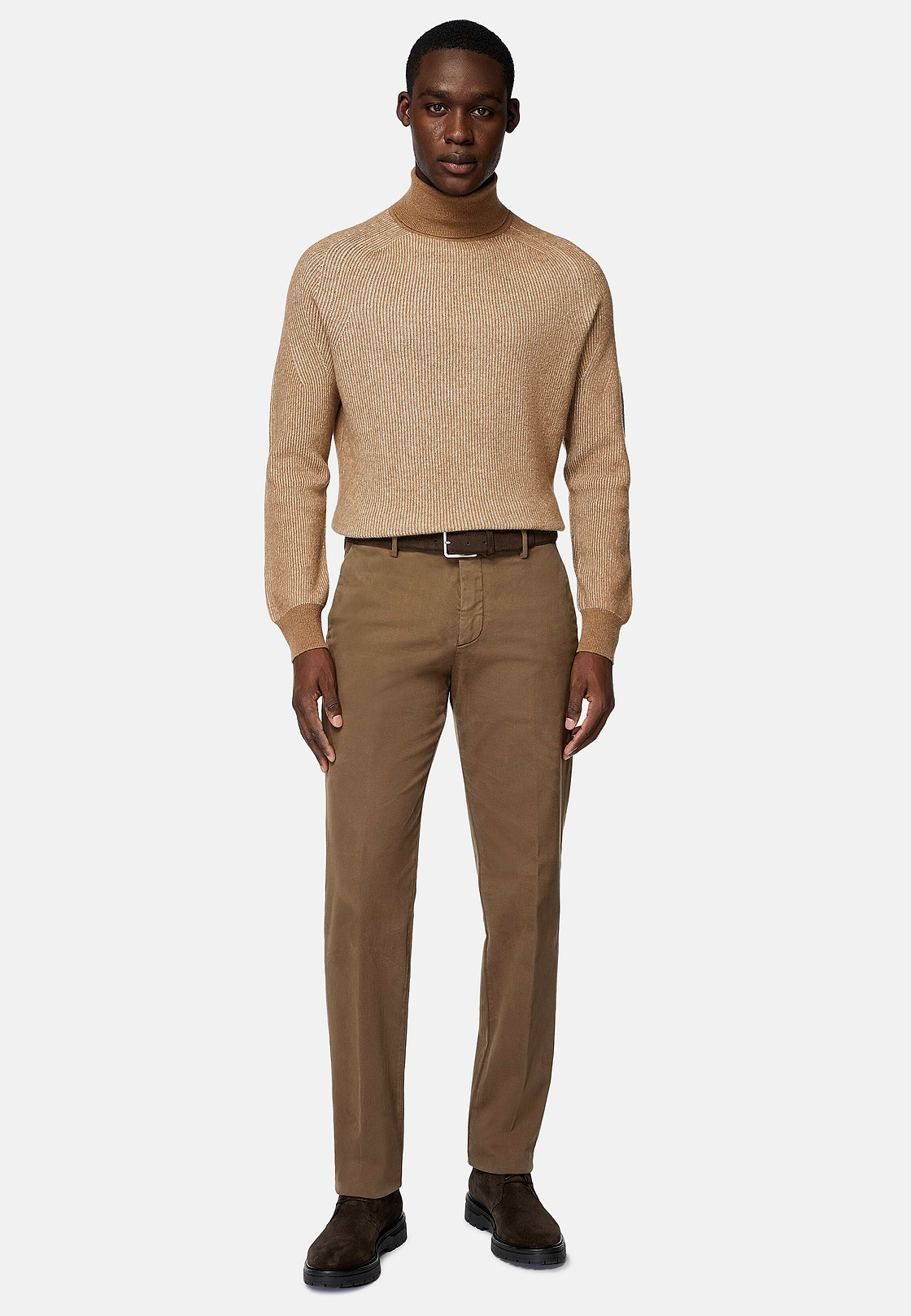 Brauner Rollkragenpullover aus Merinowolle, Haselnuss, hi-res