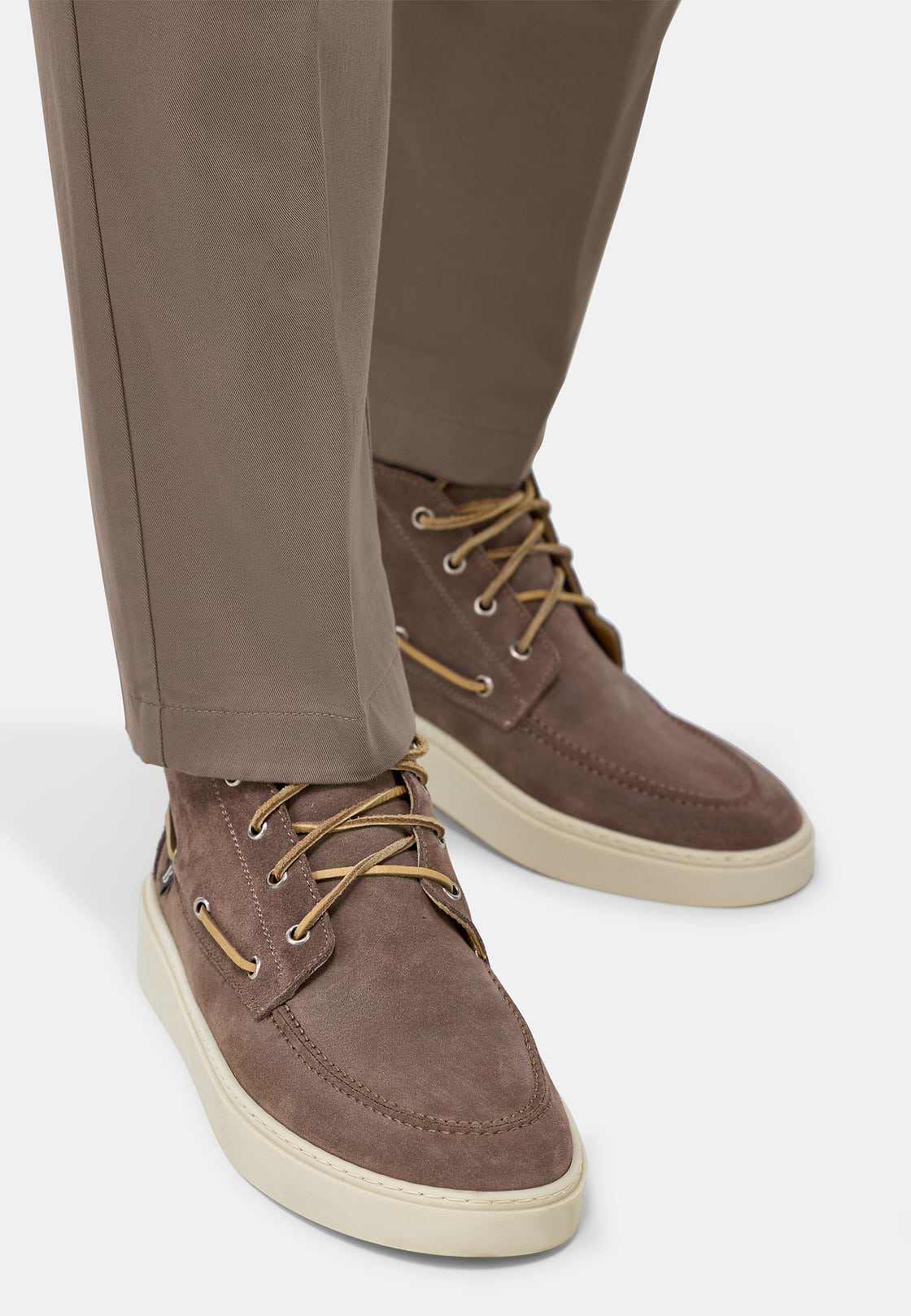 Hohe Bootsschuhe Aus Veloursleder, Taupe, hi-res