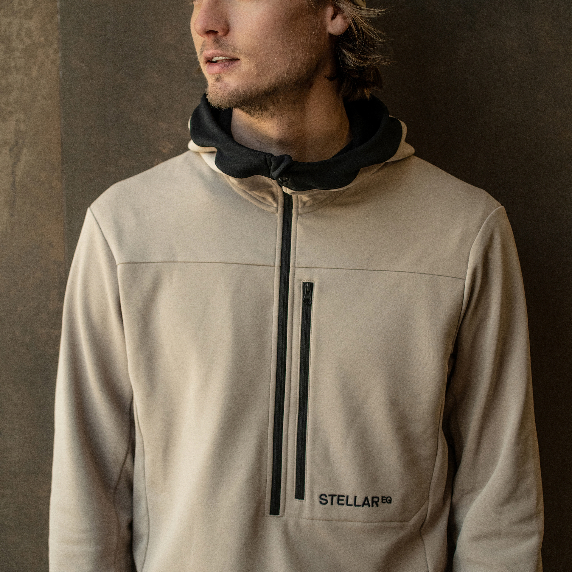 M Free Light Mid Hood