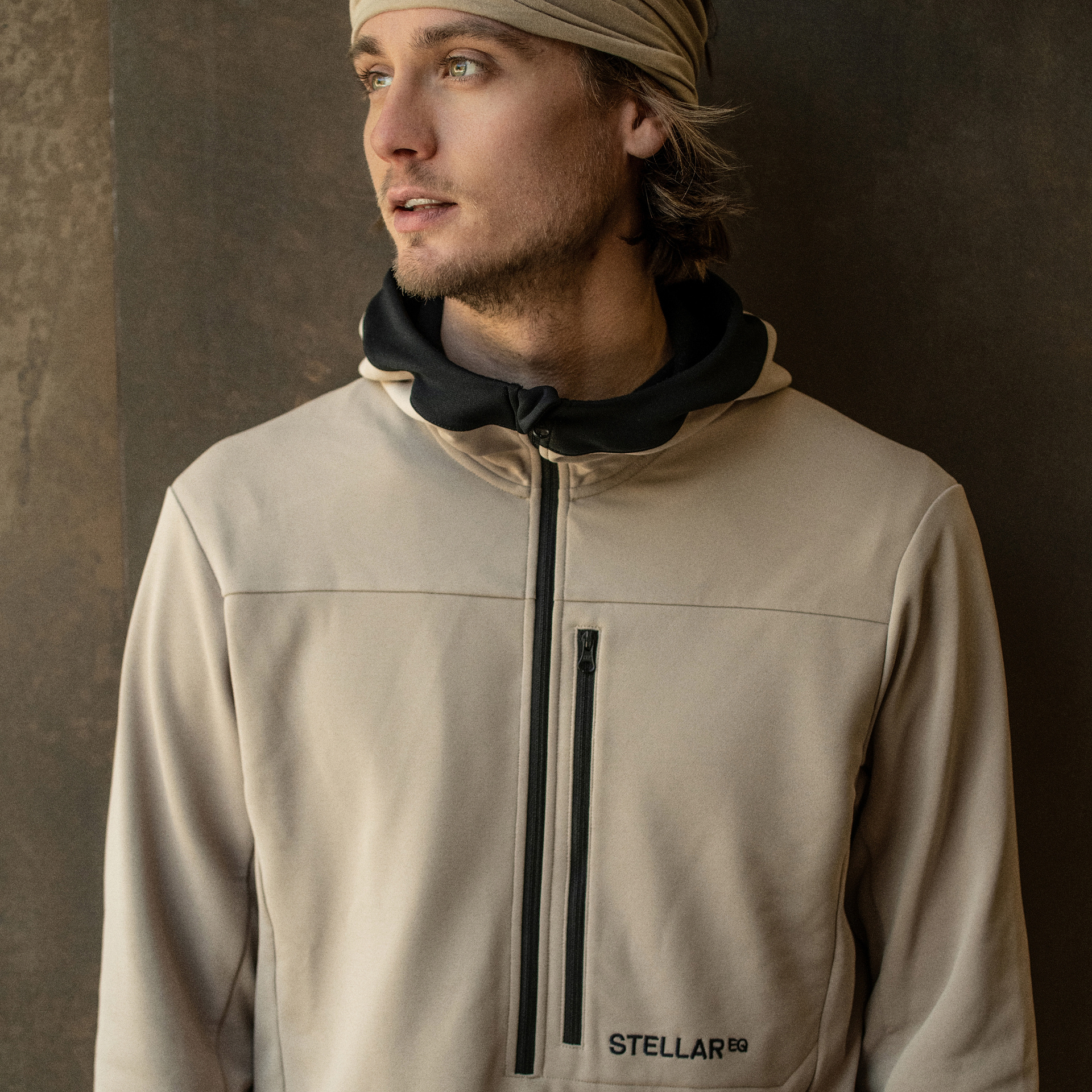 M Free Light Mid Hood