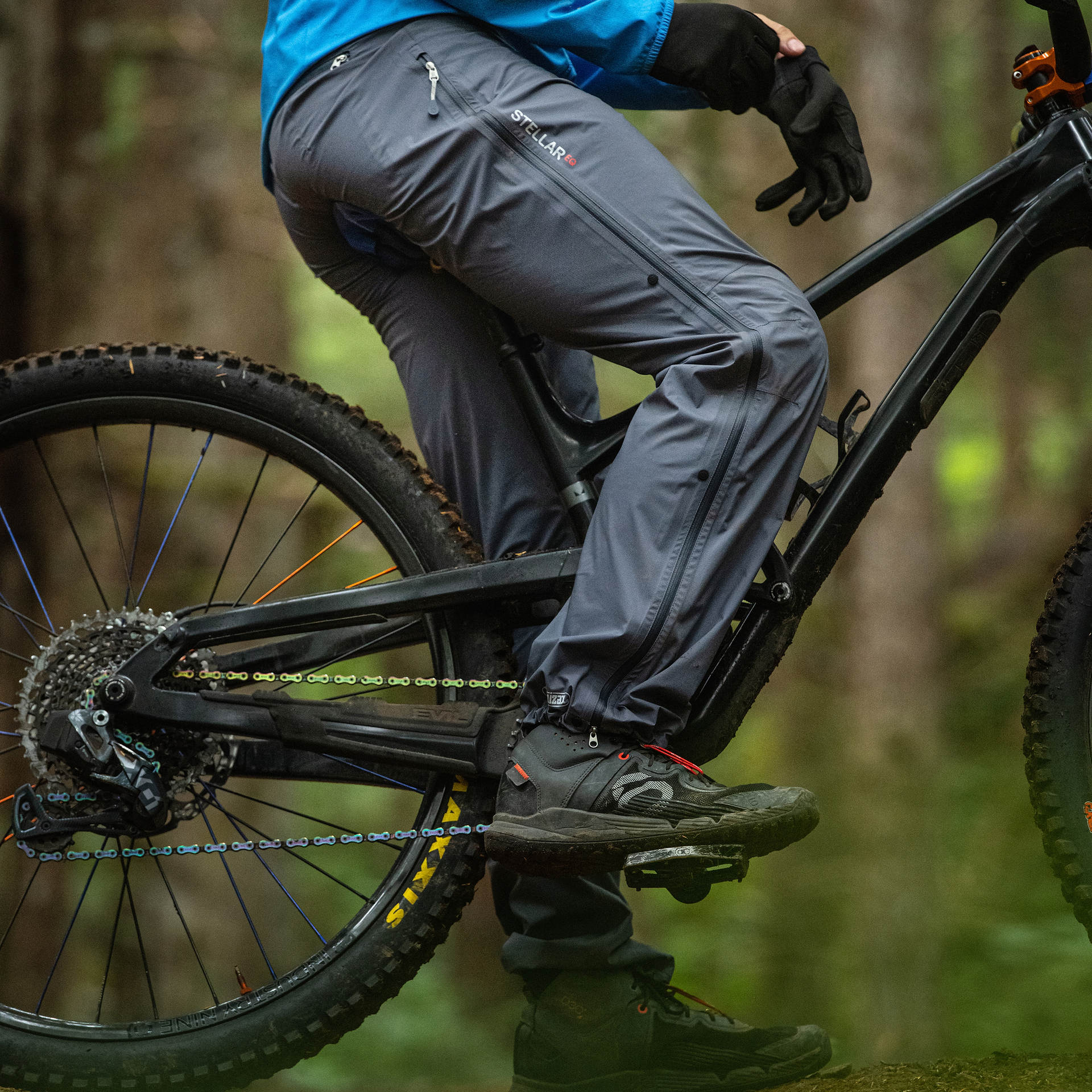 M Ultralight Shell Pants