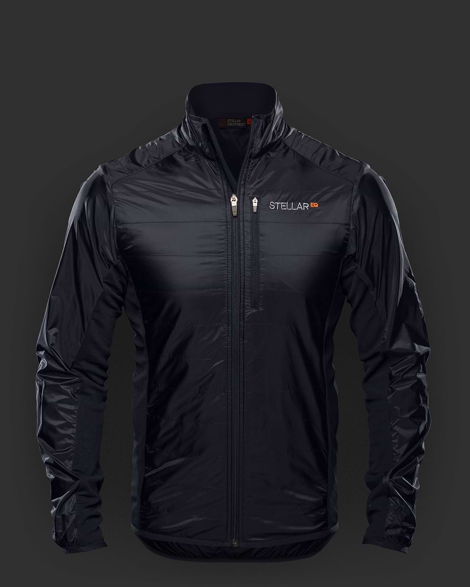 Dark blue hybrid wind jacket for men. Stellar Equipment. The Hybrid Jacket combines a windproof ultralight shell material with super stretchy Fieldsensor™ lightweight fleece fabric.