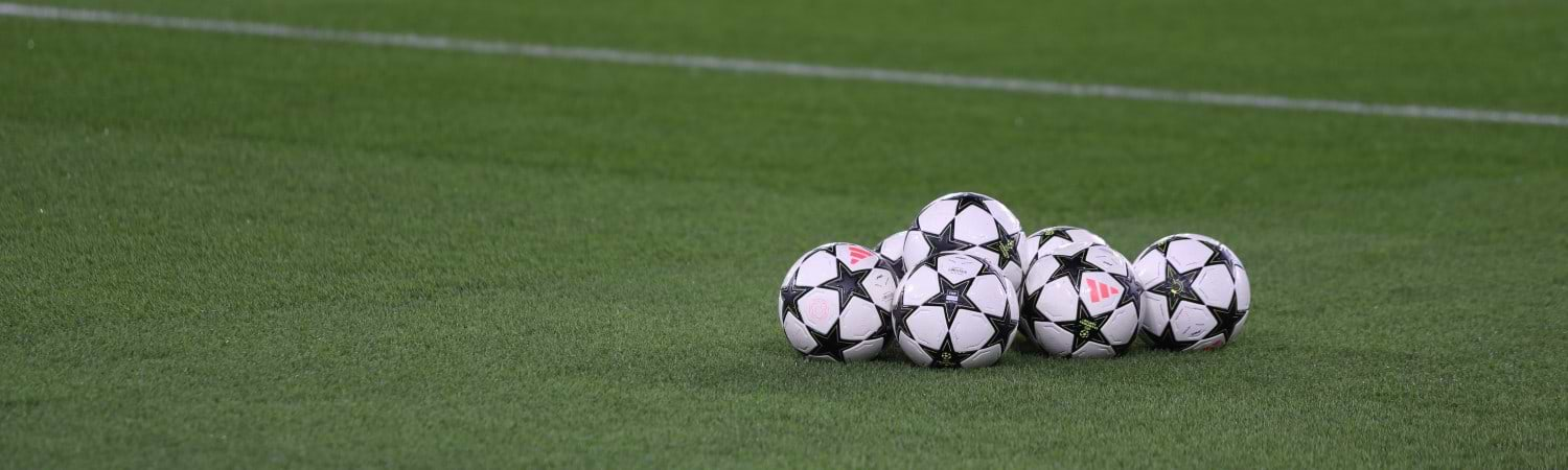 balones de champions league y huegla de jugadores