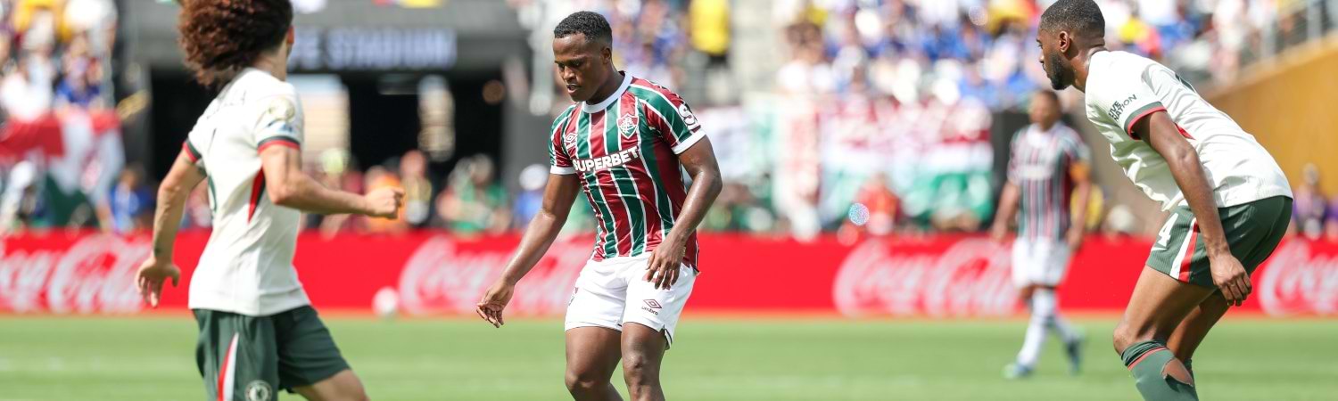 Jhon Arias, debuta en Wolves para la Premier League 2025 jugando con Fluminense
