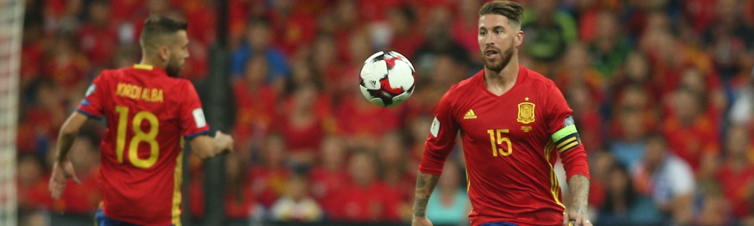 españa sergio rmaos y jugador 18 en el campo