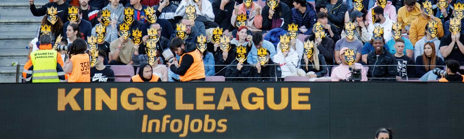 fanaticos en partido de la kings league