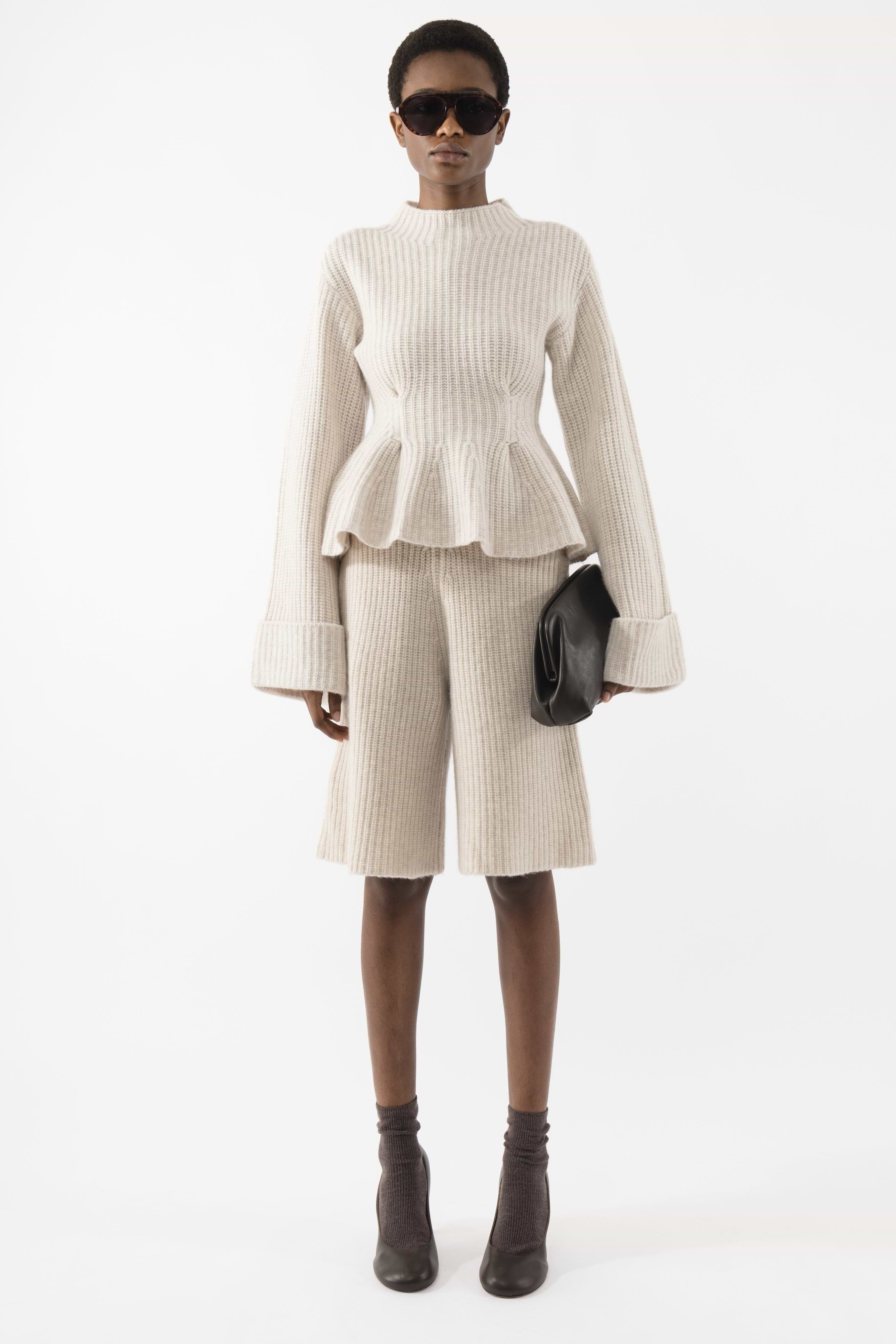Heavy Knitted Peplum Turtleneck - Arakii