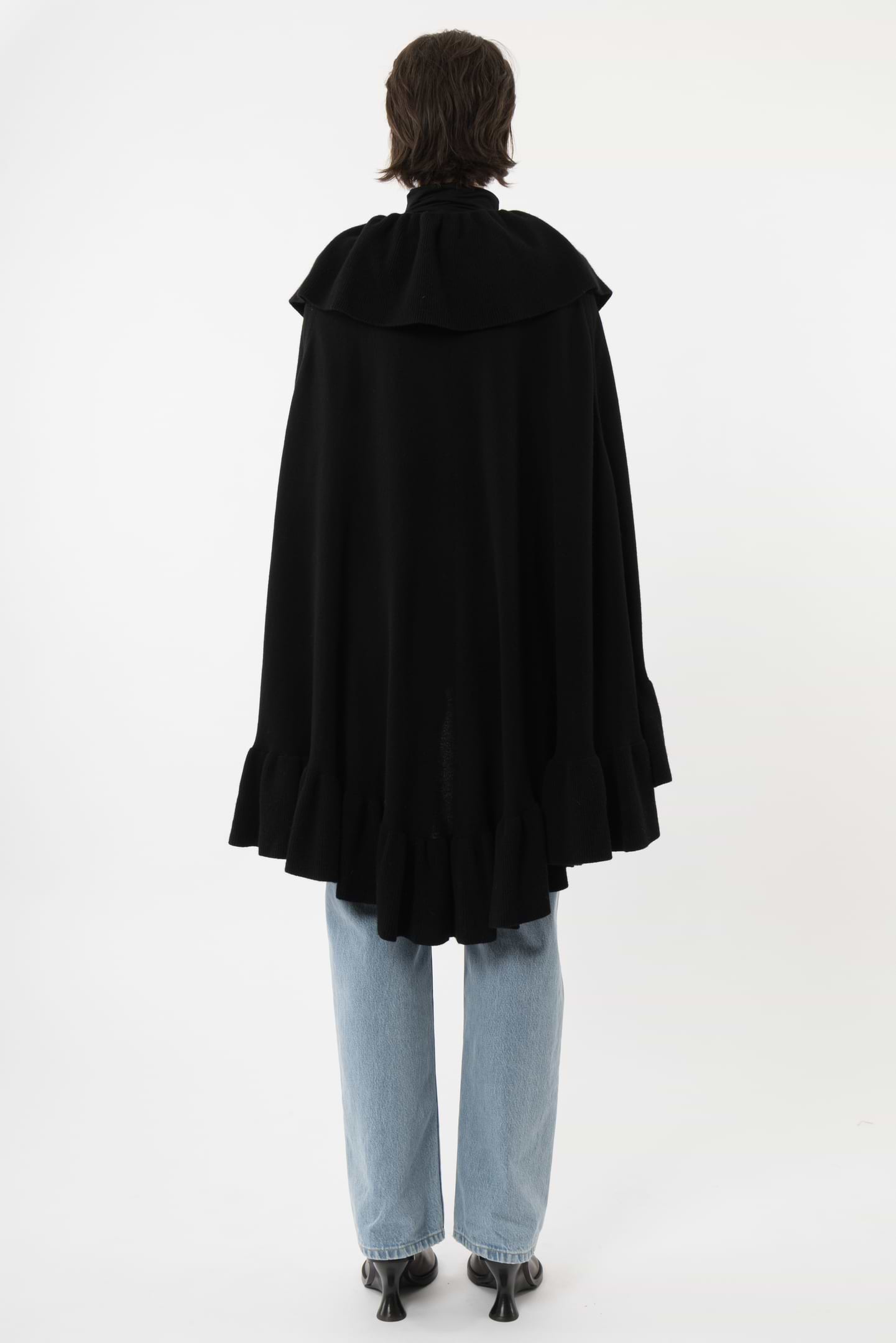 Knitted Ruffle Cape - Arakii