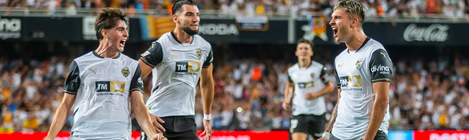 Jugadores del Valencia en el campo