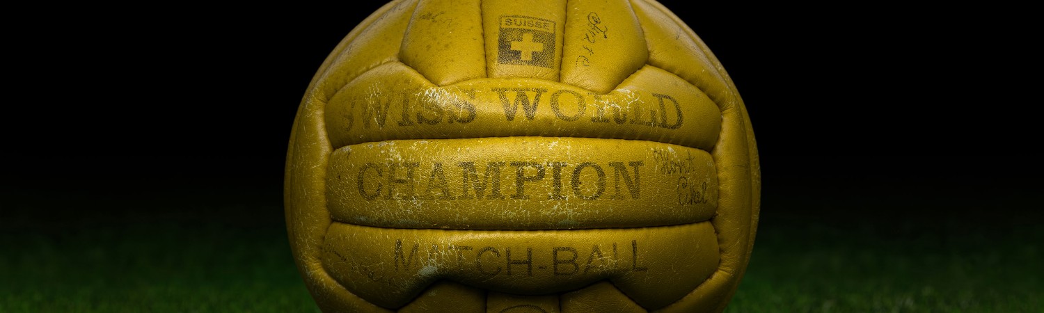 México y el balon del Mundial 1954 en Suiza