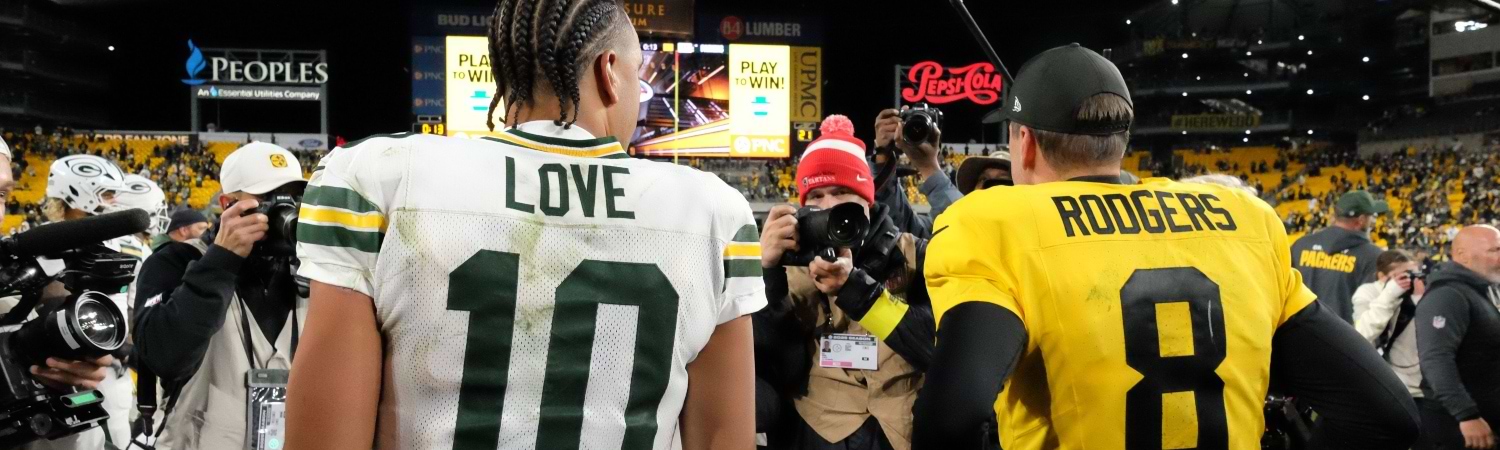 fotografia de love y rodgers tras el juego entre steelers & packers