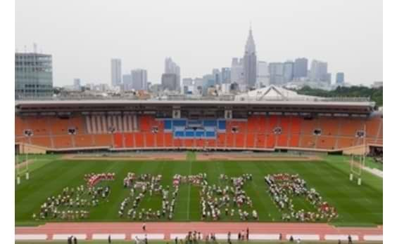 日本スポーツの聖地　

歴史をたたえ、人文字を実施