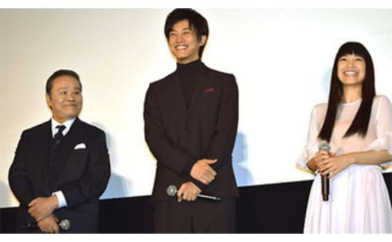 松坂桃李、11億円のバイオリンを弾く　映画「マエストロ！」完成披露試写会