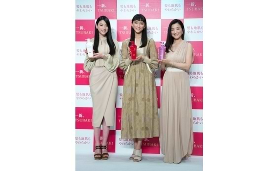 「TSUBAKI」新テレビCM 

福山さんが、3人の女性をシャンプーで
おもてなし