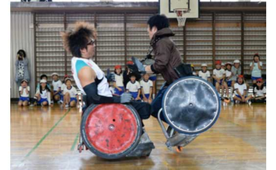 ウィルチェアーラグビー　
トップアスリートと楽しく学んだ日