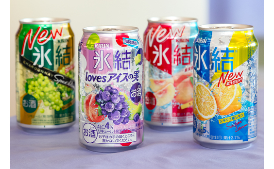 キリンビールとグリコがコラボ 
「氷結 loves アイスの実」を発売