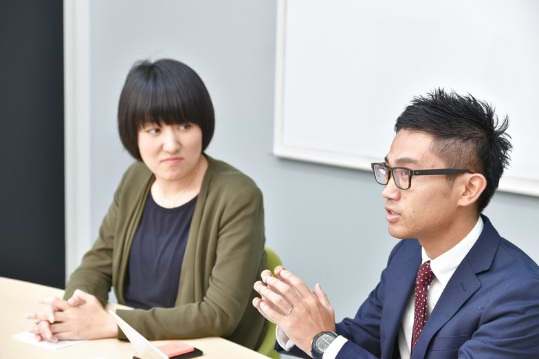 ネクステッジ電通の豊泉伶奈さんと渡辺涼太さん