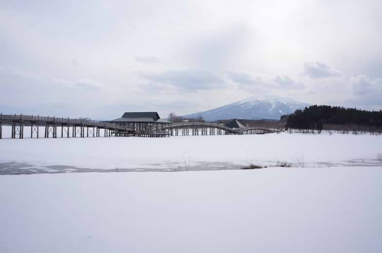 冬の津軽富士見湖。凍っている