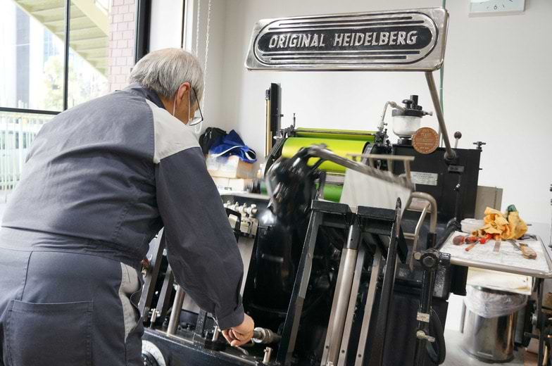 西ドイツのハイデルベルグ社のプラテンという印刷機