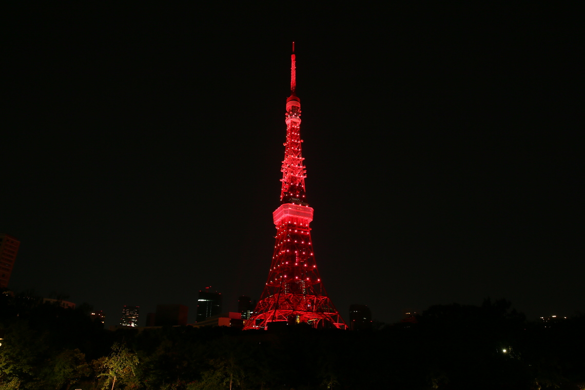 東京タワーが赤一色に