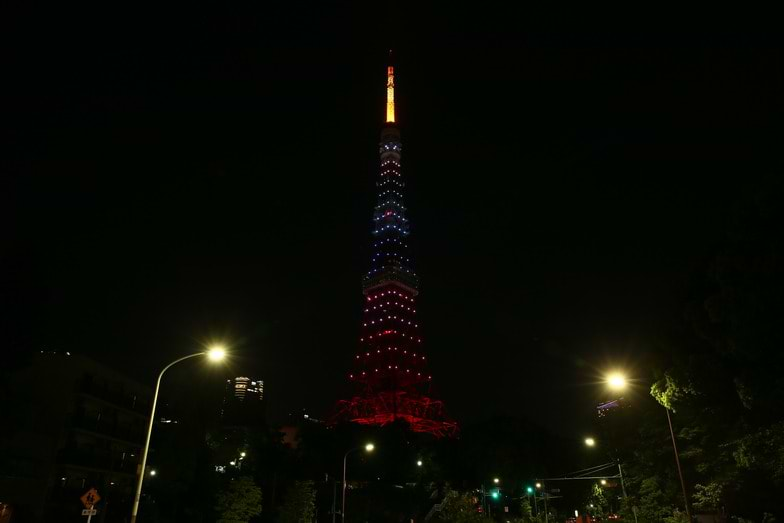 午後10時までは7色の東京タワー