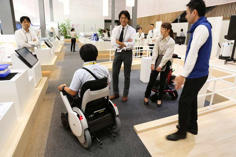 最新の電動車椅子の体験